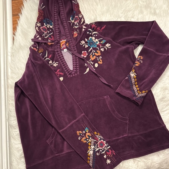 Johnny Was Purple Velour Embroidered Hoodie and Pants Set size M pre-owned. - Picture 3 of 8